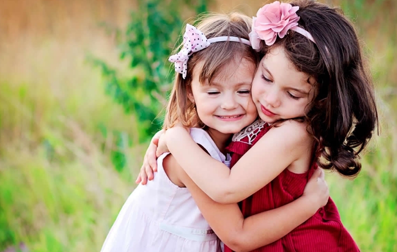 Kết bạn với người biết thông cảm, lượng thứ. (Ảnh theo goldmom.kr)